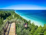 Sleeping Bear Dunes National Lakeshore: M22 Road Trip with Lighthouses, Scenic Drives and Breathtaking Views.  Camping, maps and guide. 