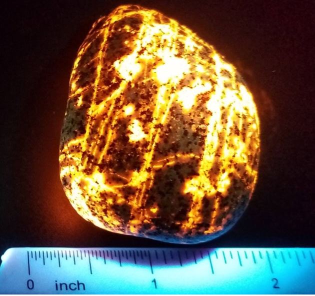 Fluorescent Sodalite Michigan EMBERLITE Lake Superior Yooperlight Glows Under UV Lights Free Shipping In USA Yooperstone 23 Grams