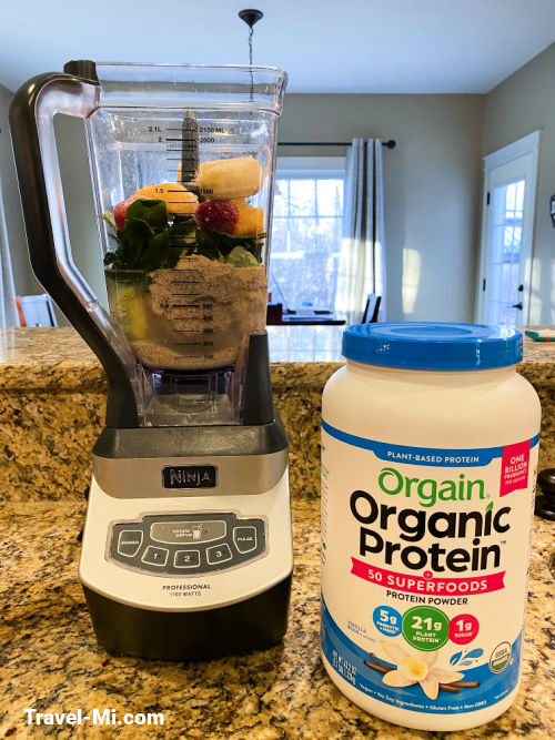 Healthy Green Smoothie: Packed With Spinach and Superfoods