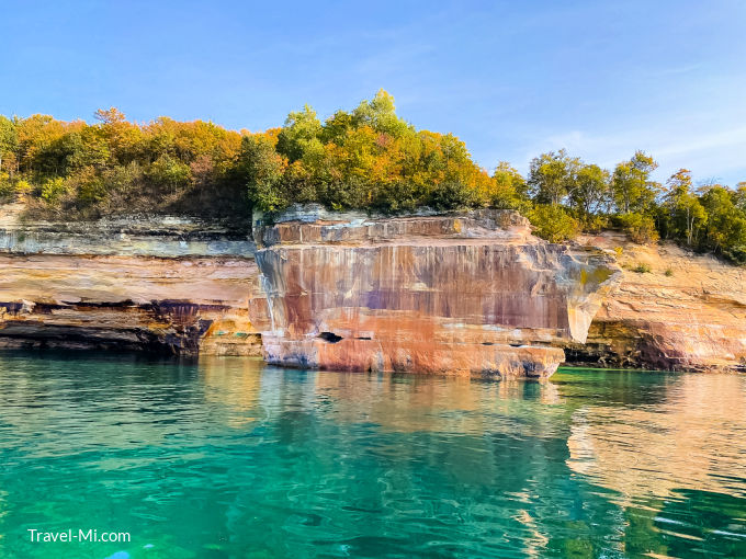 Scenic rocks along the Pictured Rocks tours