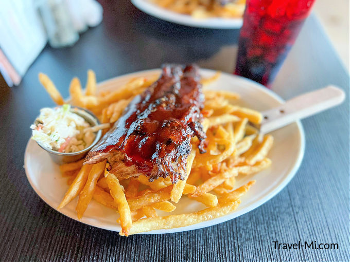 Rochester Mills Beer Company's ribs and fries platter