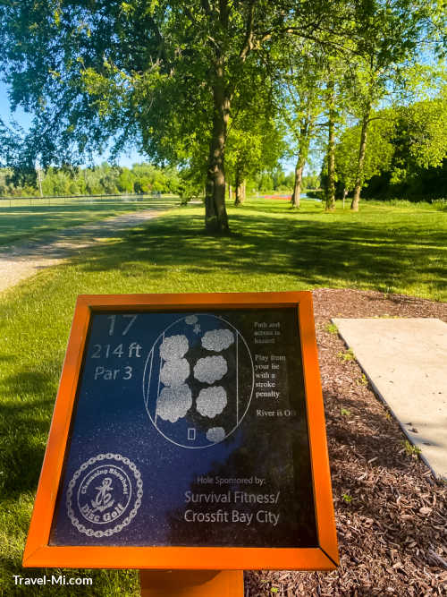 Discover Beautiful Showboat Park: Perfect for Disc Golf, Baseball and Walking Trails!