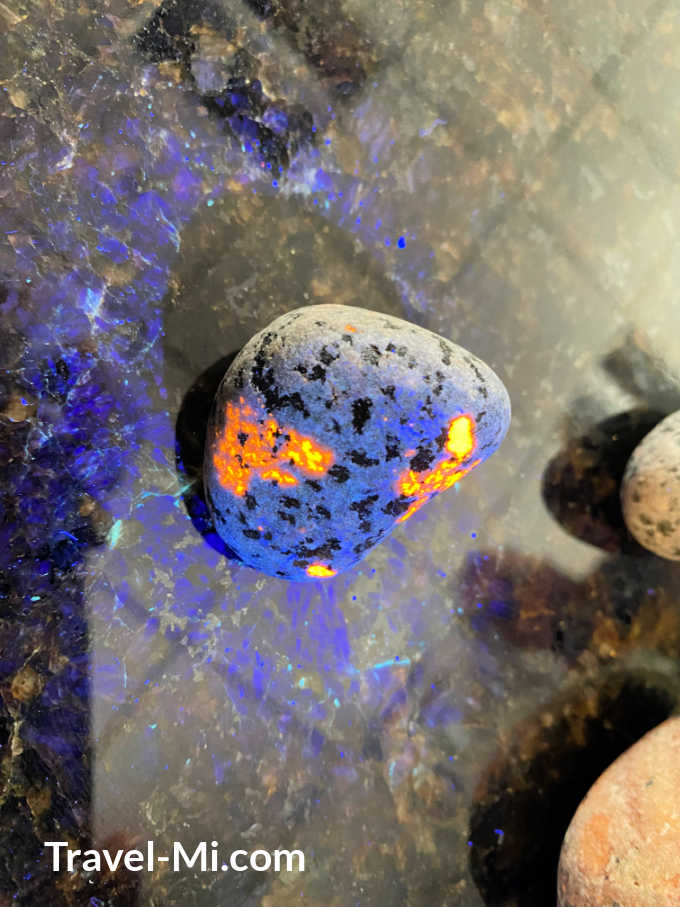 Michigan Man Discovers Strange Glowing Rocks In The Upper Peninsula